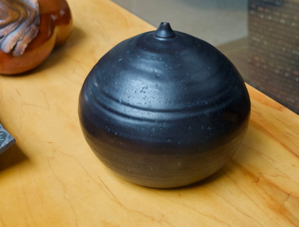 Vase, (black)