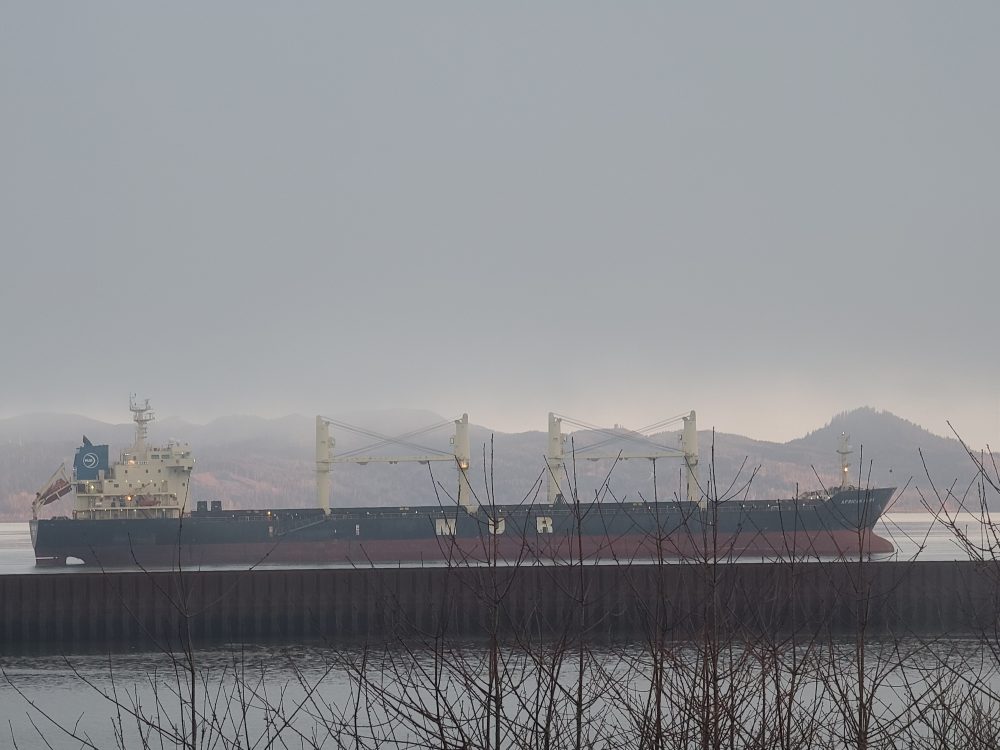 An image of the sea.