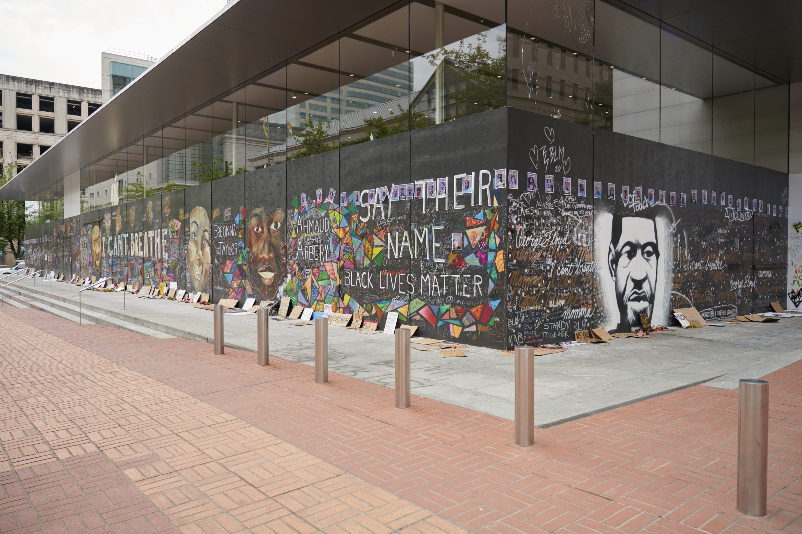 Corner image of the Apple store with mural wrapped around it.