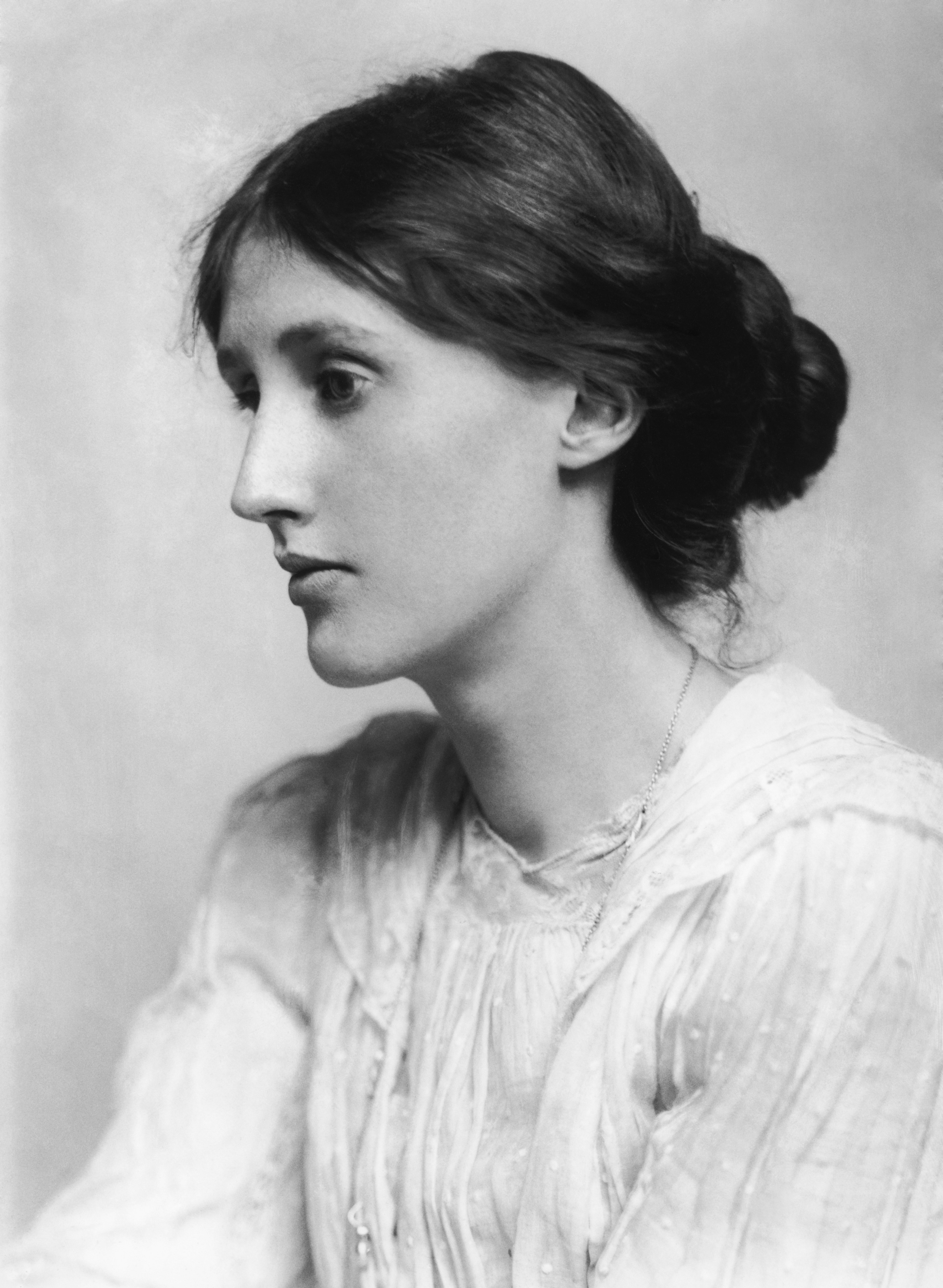 Photograph of Virginia Woolf looking to the left.