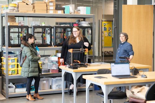 People using a 3D printer at OMIC