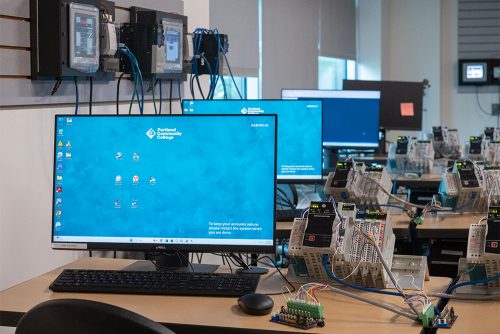 Electrical lab with computers
