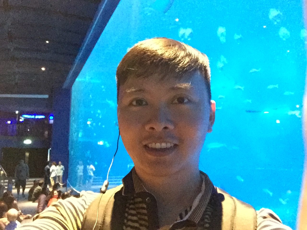 Huy Mai at an aquarium 