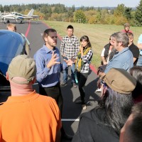 Hansen talks with students at the Rock Creek Campus about aviation maintenance.