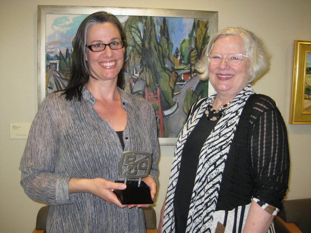 Jennifer Hamlin (left).