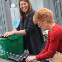 Lindsey teaches Community Education courses on growing, arranging and appreciating flowers.