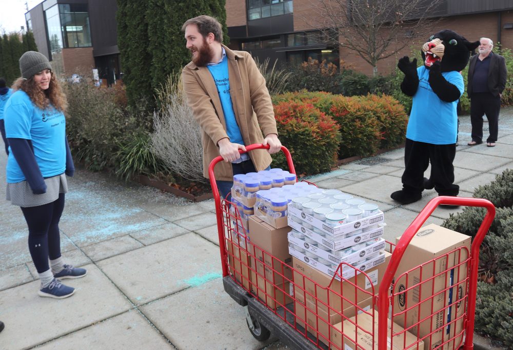 Students take boxes to the pantry.
