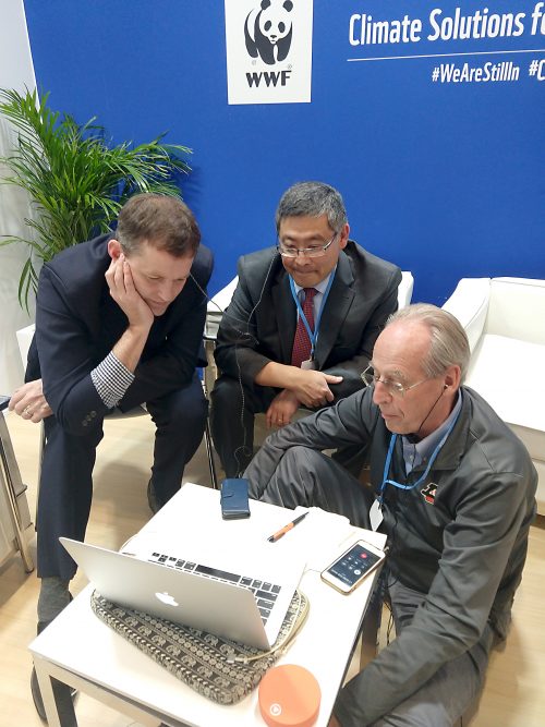 Mark Mitsui with Wim Wiewel of Lewis & Clark analyzing data on a computer.