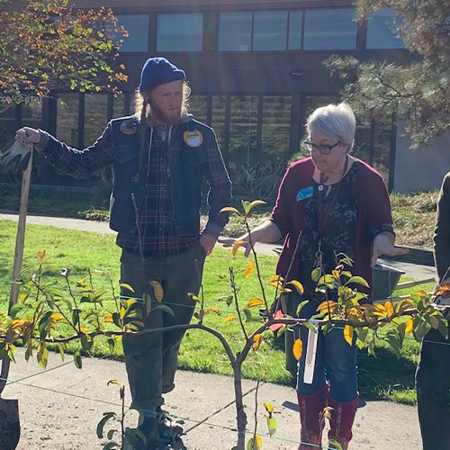 Jolie Donohue with students in garden.