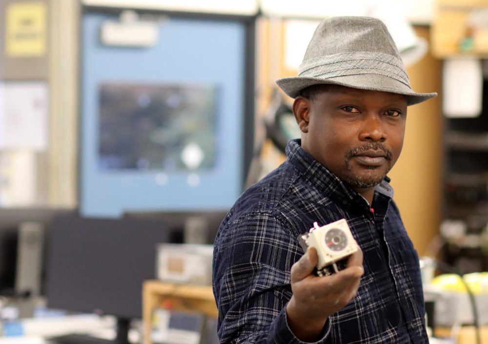 Banawe Moussa posing in EET lab