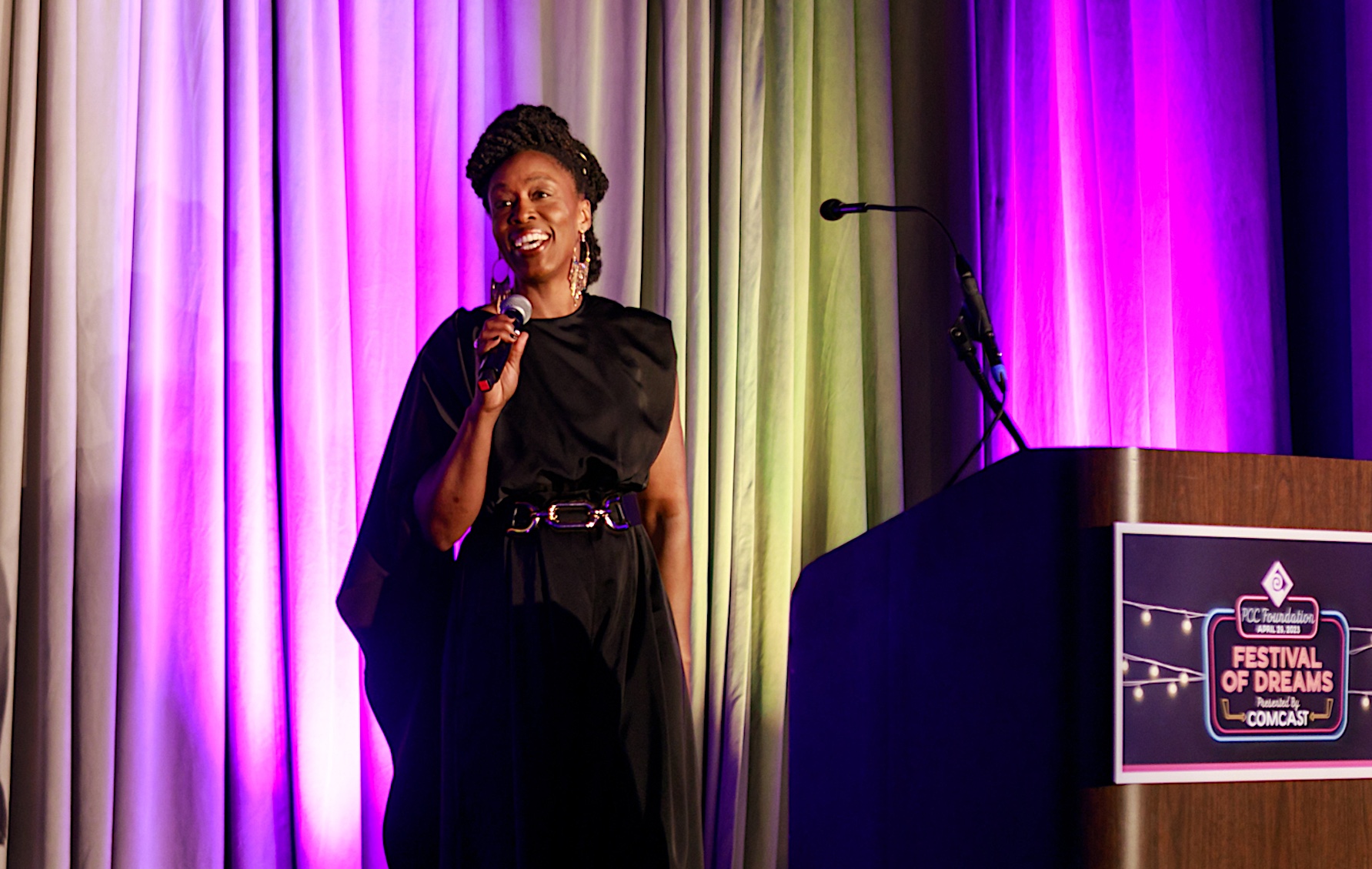 Adrien Bennings singing at 2023 gala.