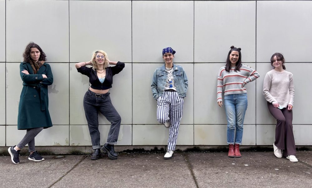 Pointed Circle students