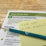 making notes from a guide about online teaching