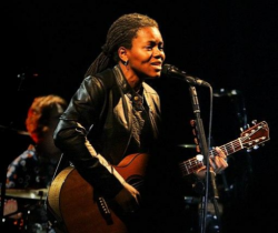 Photo of Tracy Chapman singing 'Give Me One Reason' live