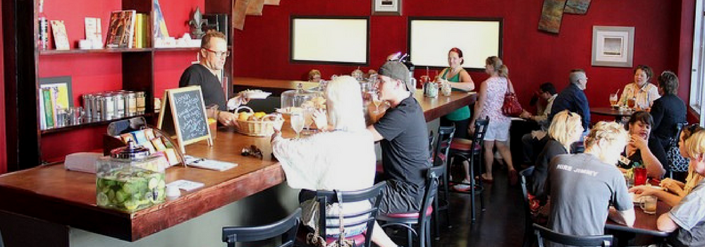 People eating at a local restaurant. Photo credit: : shreveportbossier