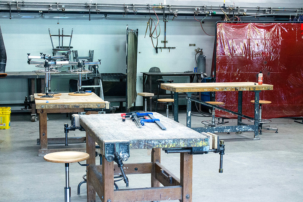 Workstations and tools in the sculpture studio