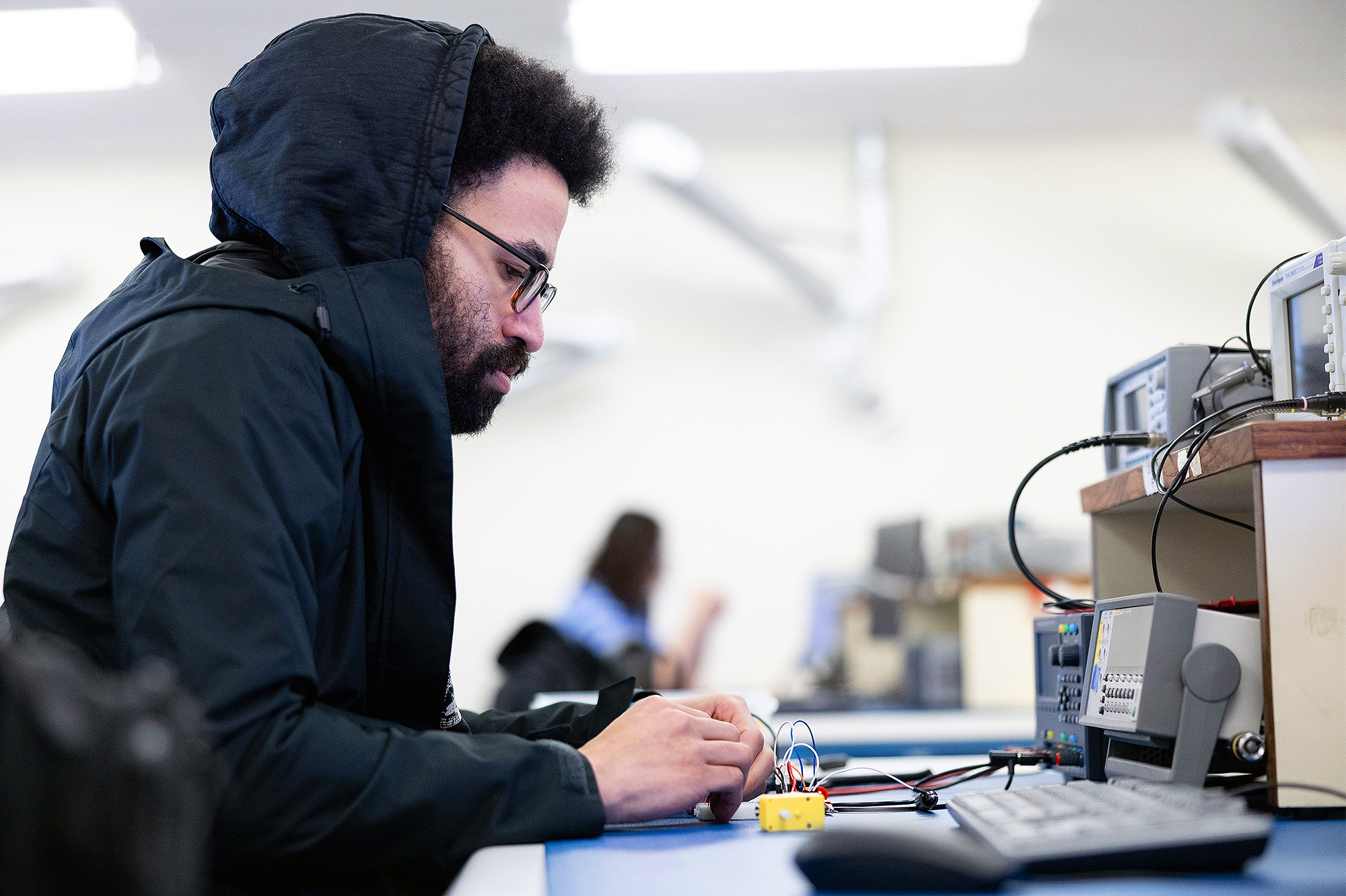 EET student working with a circuit in class