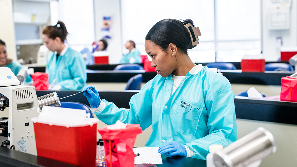 Medical lab students doing an experiment in the lab