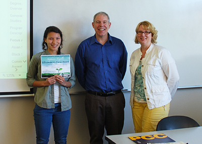 student receiving focus award