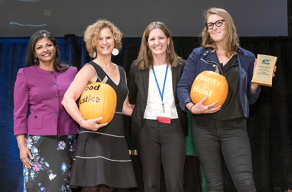 Elaine and Nora receiving AASHE Award